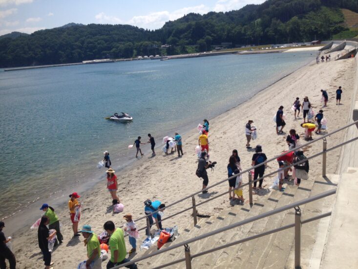 海でつながるゴミ拾いｉｎ根浜海岸（釜石市）